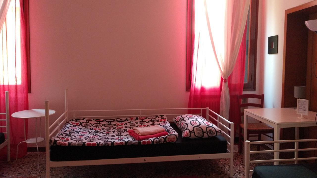 Auberge de jeunesse The Academy à Venise Extérieur photo